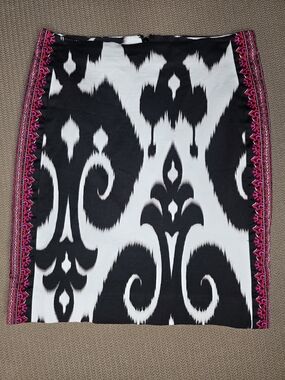 Black & White Patterned Pencil Skirt with Pink Trim. Ikat Sz 4